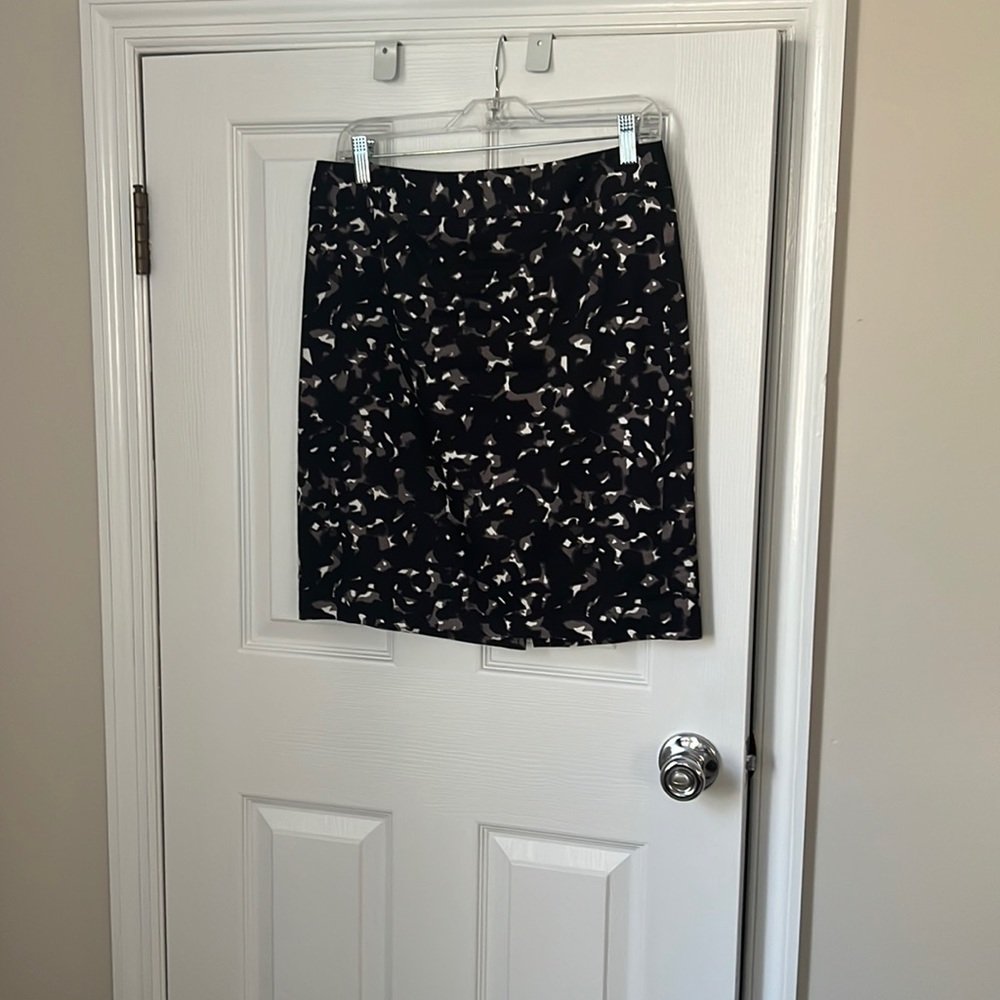 EUC - Size 4 - Ann Taylor LOFT Skirt.